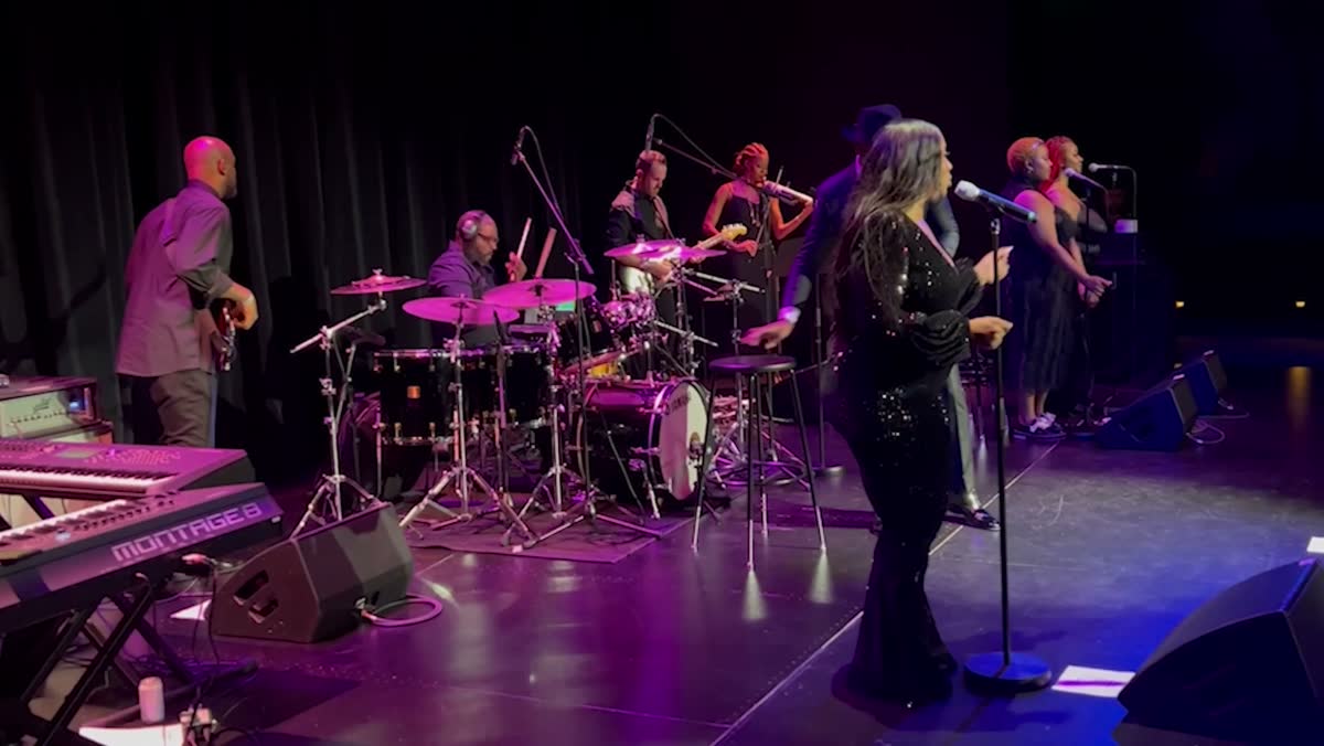 Full live band on stage